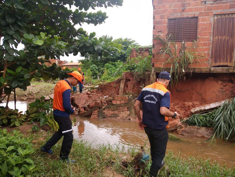 Prefeitura mobiliza equipes para assistência aos desabrigados e vítimas das fortes chuvas