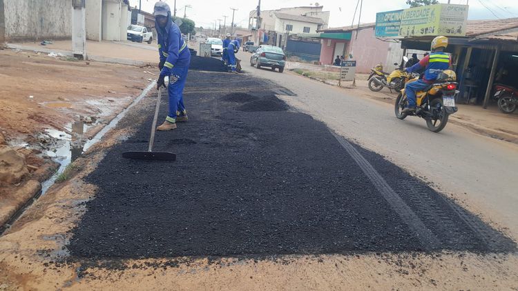 Avenida Liberdade recebe melhorias na malha asfáltica