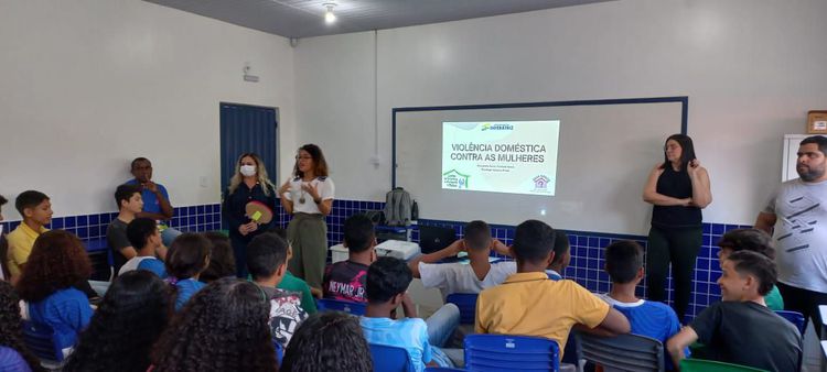 Projeto Escola pelo Fim da Violência realiza ação com estudantes