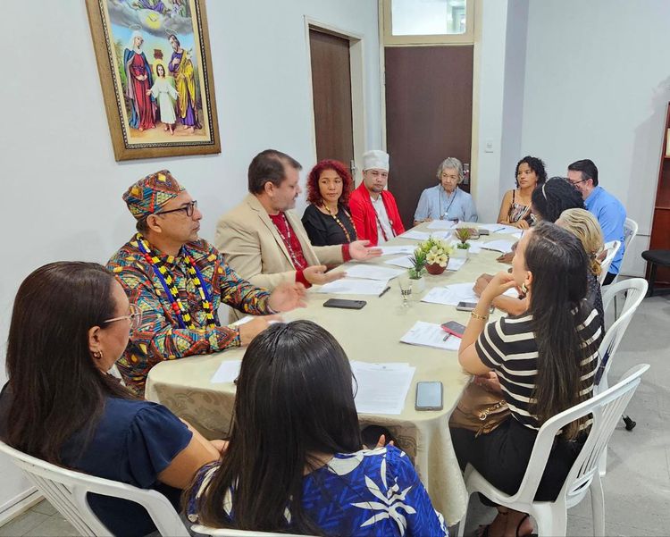 Município e representantes de grupos sociais discutem eleição de membros do Conselho Municipal de Direitos Humanos