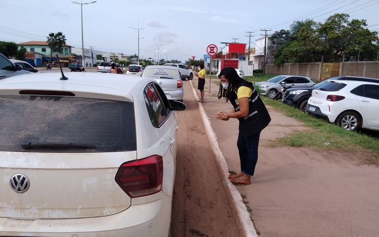 Educação para o Trânsito conscientiza motoristas na Avenida Pedro Neiva de Santana