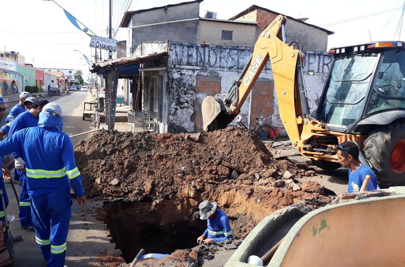 Recuperação de drenagem profunda da Rua Tamandaré, no cruzamento com a Avenida Ceará, setor Mercadinho