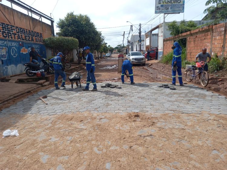 Semana com serviços de recuperação de ruas e construção de drenagens
