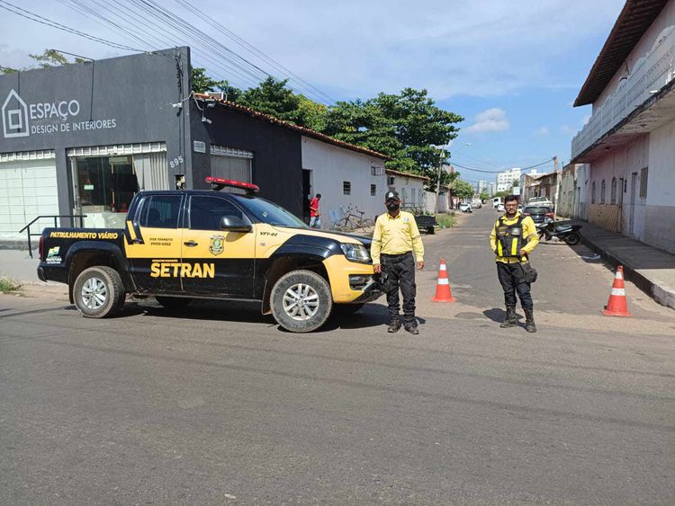 Setran controla o trânsito nas imediações das obras de recapeamento da Rua Piauí e recuperação da Avenida JK