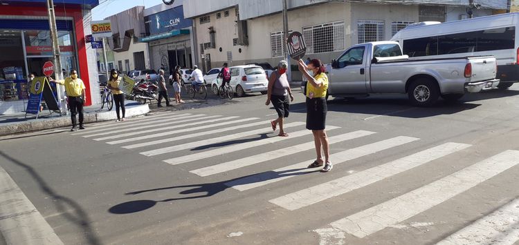 Dia Mundial do Pedestre é celebrado com blitz educativa na Avenida Getúlio Vargas