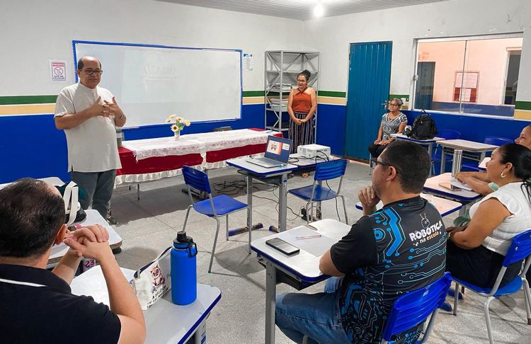 SEMED realiza formação itinerante com profissionais da Educação Integral