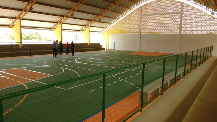 Comunidade da Vila Vitória ganha quadra poliesportiva