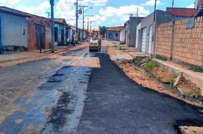 Tapa-buracos avança na Rua Ari Barroso, Bairro Boca da Mata
