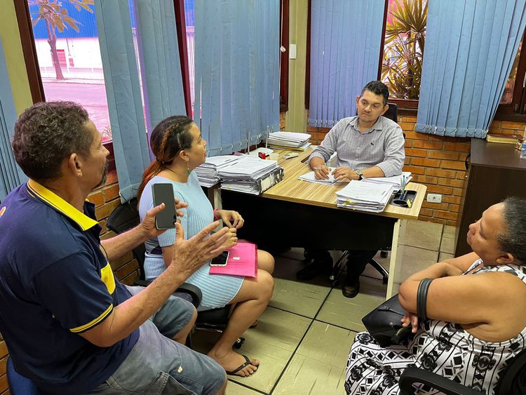 Prefeitura dialoga com vendedores de comidas das Quatro Bocas