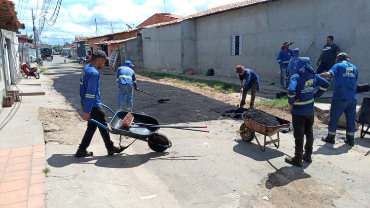 Operação tapa-buracos recupera ruas em mais oito bairros de Imperatriz