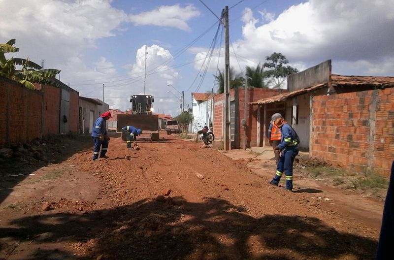 Avança serviço de piçarramento Rua Nova, Parque Alvorada I