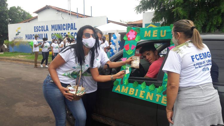 Escola Marcionília Gomes promove Drive thru do meio ambiente