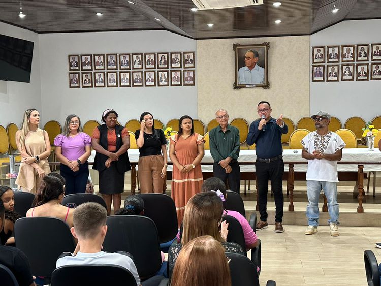 Festival de poesia falada conscientiza adolescentes sobre a exploração feminina