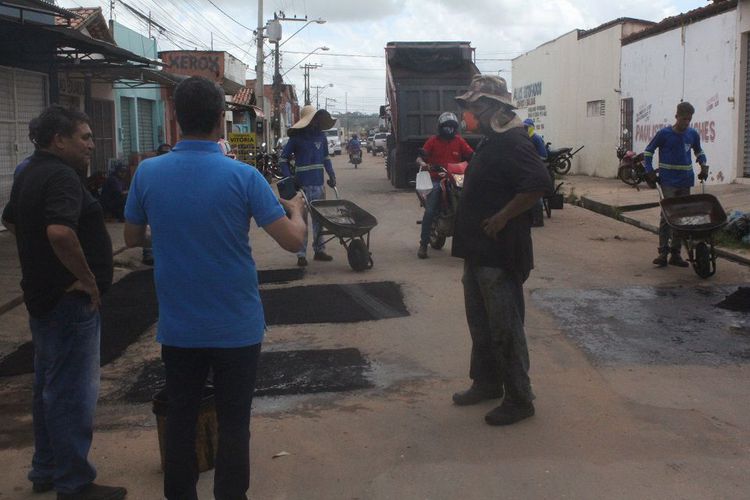 Operação tapa-buracos recupera ruas do grande Santa Rita