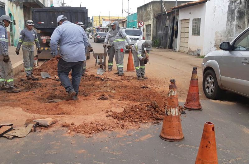 Recuperação de via e tapa-buraco na Rua Piauí, entre as ruas Urbano Santos e Henrique Dias, Centro