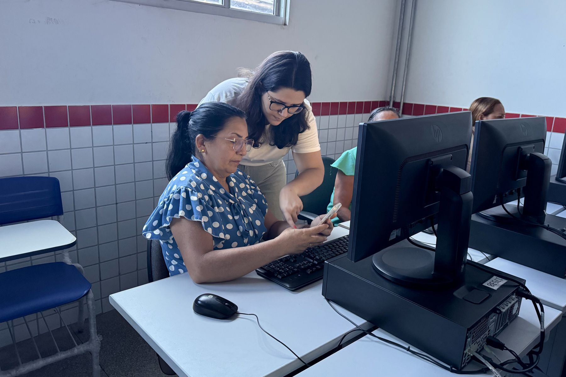 Prefeitura e UEMASUL iniciam capacitação em tecnologia para empreendedoras da Feirinha da Prefs