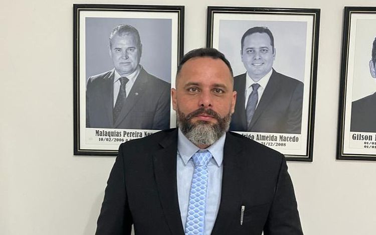 Prefeito Assis Ramos anuncia novo procurador do Município