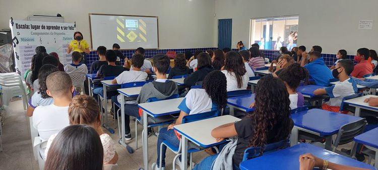 Alunos da Escola Darcy Ribeiro recebem palestra educativa de trânsito