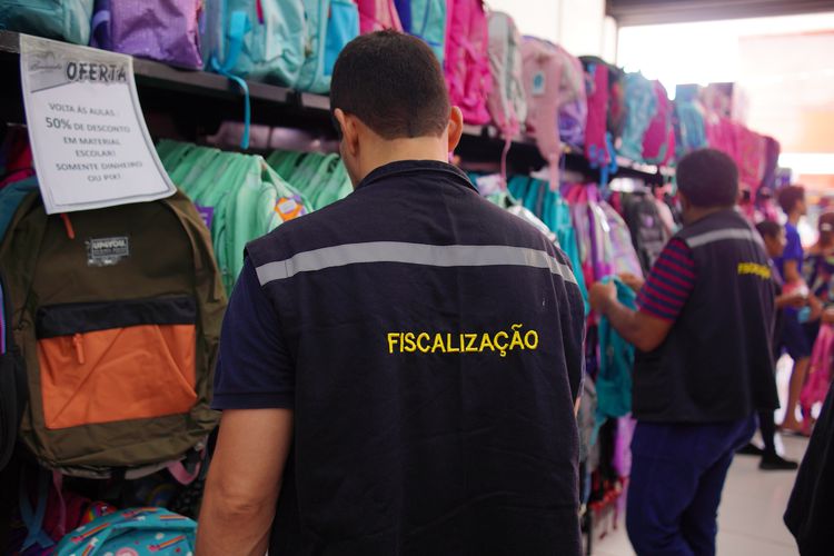 Procon acompanha preços de materiais escolares e fiscaliza escolas privadas em Imperatriz