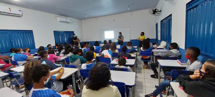 Alunos da Escola Maria Evangelista participam de  palestra educativa de trânsito
