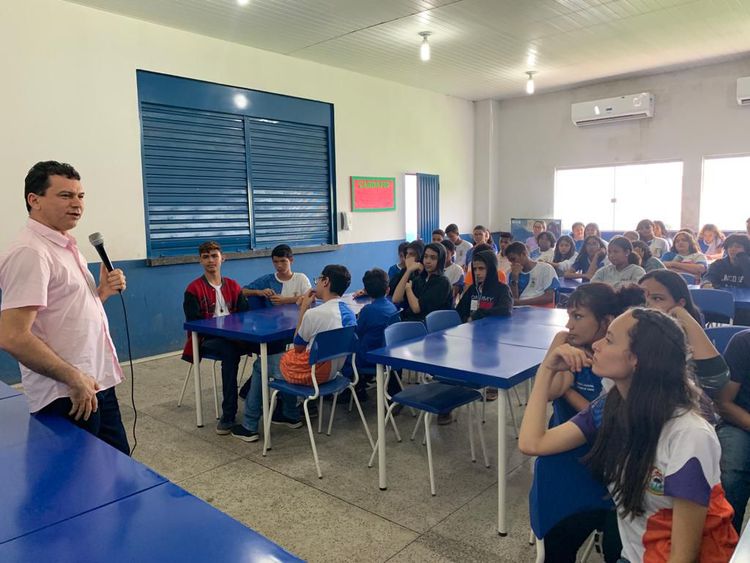 Escola Machado de Assis realiza palestra sobre comunicação não violenta