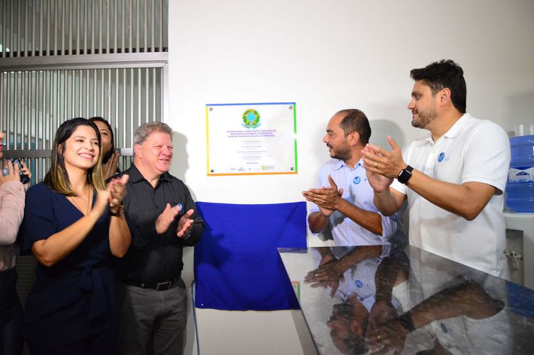 Prefeito Assis Ramos entrega Hospital infantil reformado e com novos equipamentos