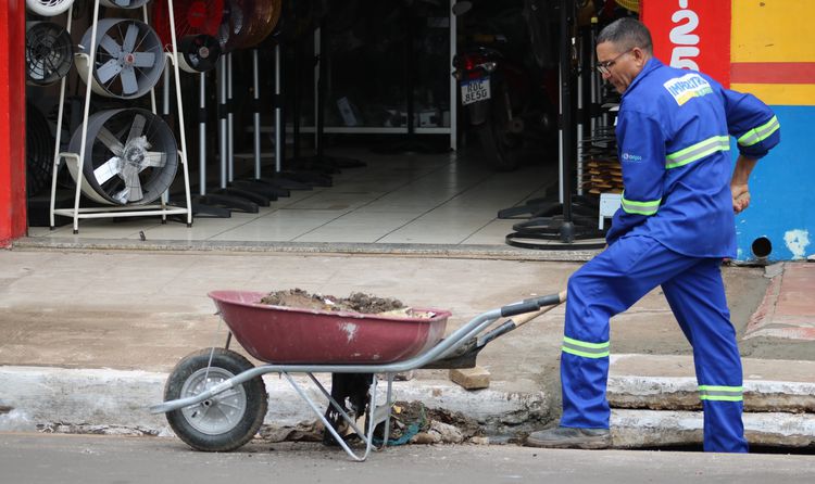 Prefeitura de Imperatriz realiza desobstrução de mais de 300 bocas de lobo na cidade