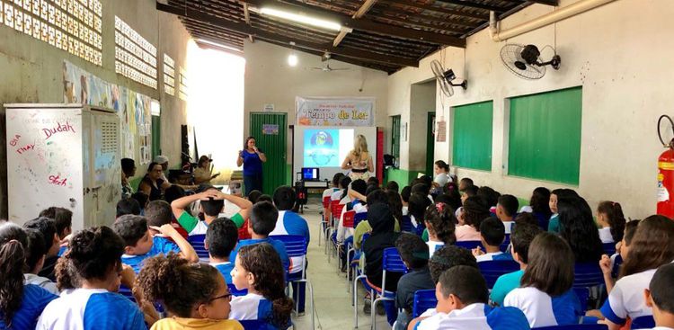 Escola Municipal Santa Laura recebe palestra "Água é vida"