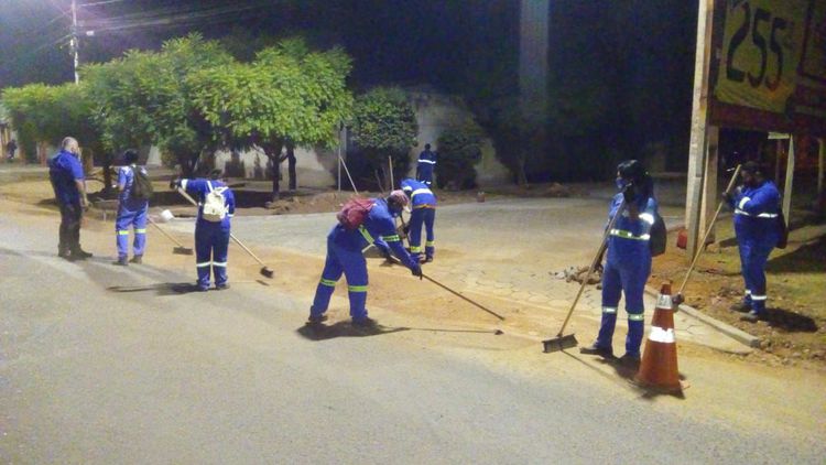 Bairro Santa Inês recebe equipe noturna de limpeza urbana