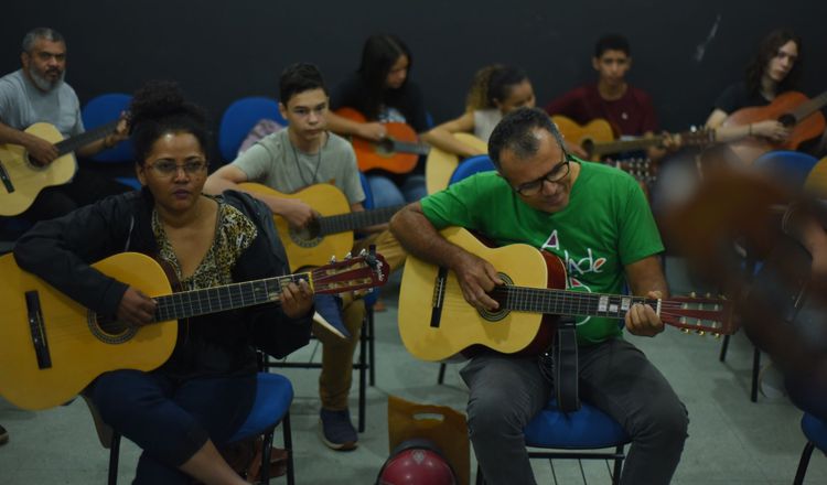 Transformando talento em melodia: Conservatório segue com aulas de instrumentos musicais