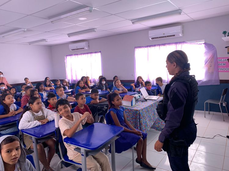 Guarda Municipal promove palestra com alunos da escola Fernanda Branco Oliveira