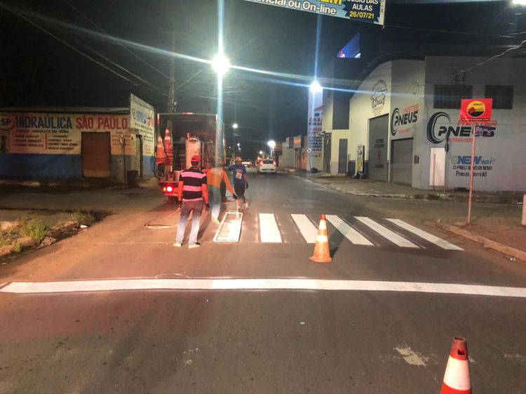 Faixas de pedestres revitalizadas na Avenida Dorgival Pinheiro e Rua Tupinambá
