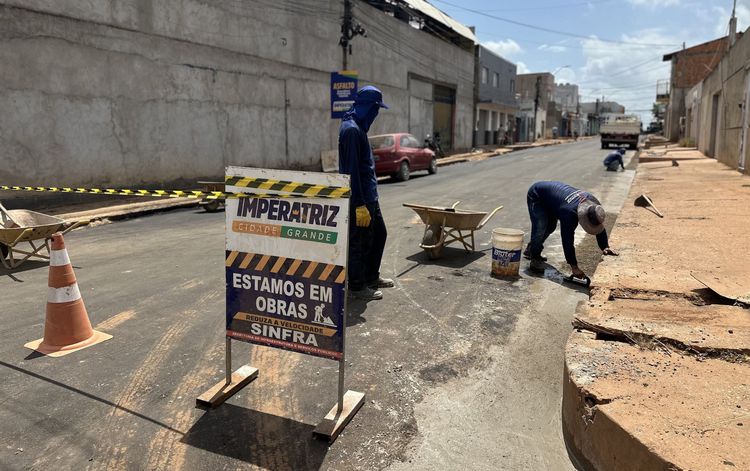 Rua Tupinambá recebe últimos ajustes após obra de drenagem profunda