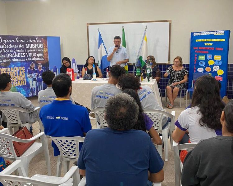 Alunos da rede de ensino recebem homenagem pelos prêmios conquistados na MOBFOG