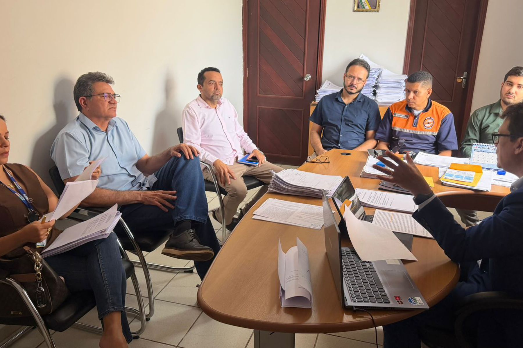 Município reúne secretarias para tratar das ocupações na Av. Pedro Neiva de Santana