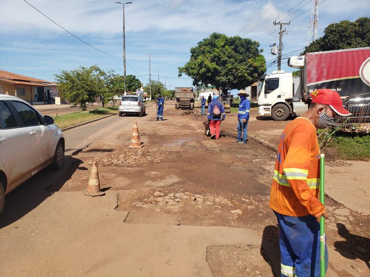 Avenida JK recebe frente de recomposição asfáltica