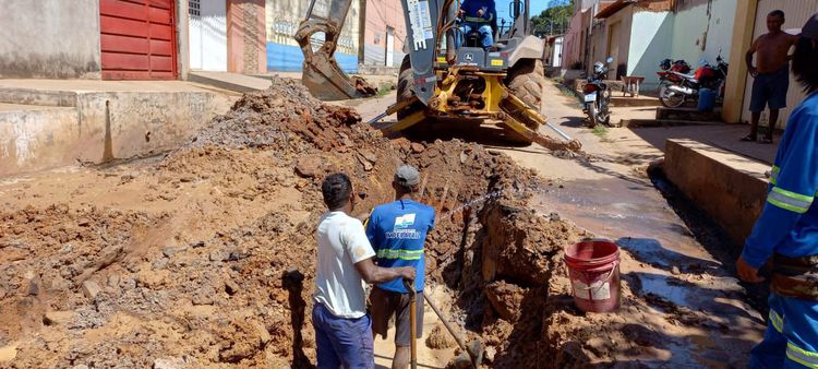 Vazamento de água no Planalto é resolvido com serviço realizado pela Prefeitura
