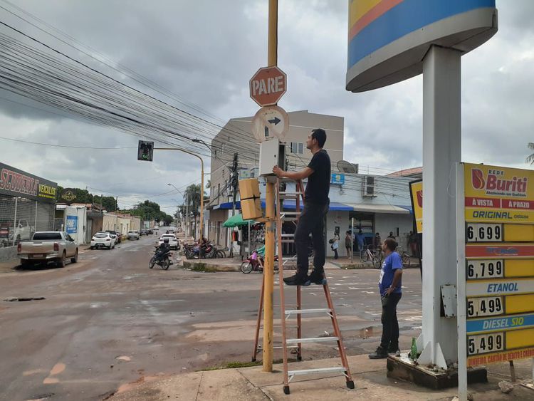 Semáforos afetados pelas chuvas passam por manutenção nos bairros de Imperatriz