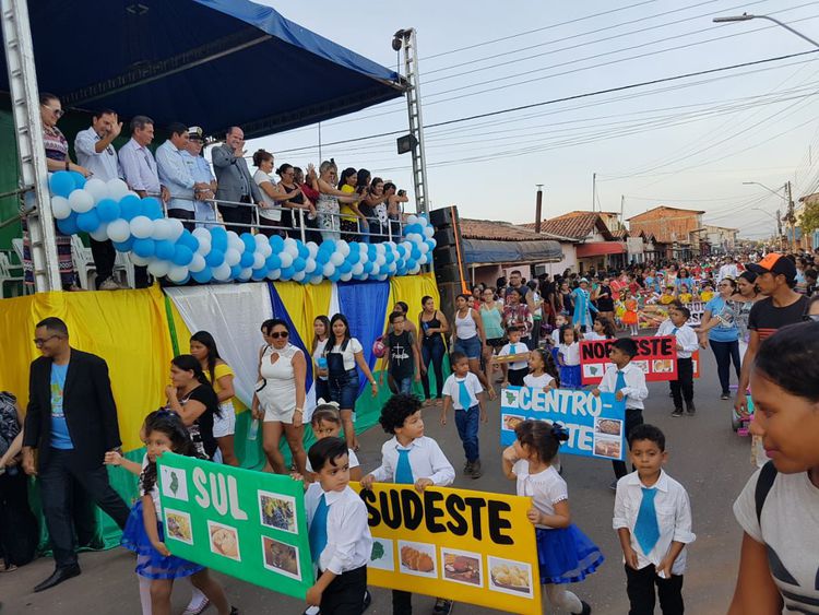 Escolas do Polo Vila Nova abrem desfiles na zona urbana