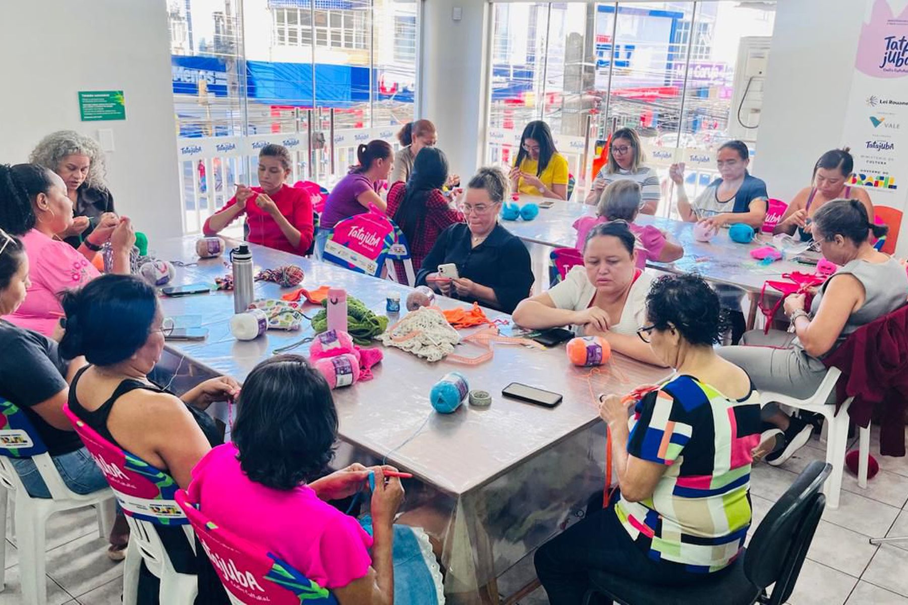 Projeto Verão Criativo leva venda de biojoias e crochê à Praia do Cacau neste domingo (23)