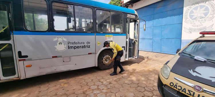Setran fiscaliza ônibus que operam no transporte coletivo