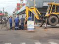 Homens trabalharam na recuperação da drenagem pluvial da Rua Godofredo Viana, Centro