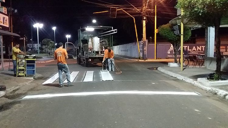 Setran revitaliza faixas de pedestres em frente à Praça Mary de Pinho