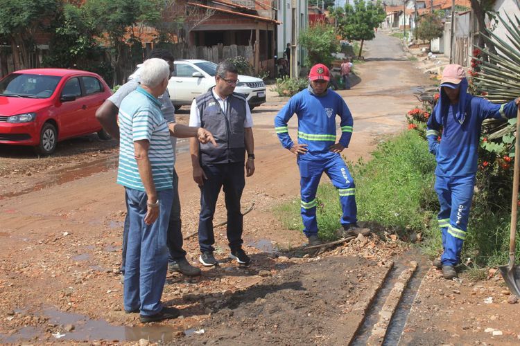 Município verifica andamento de serviços no bairro Boca da Mata