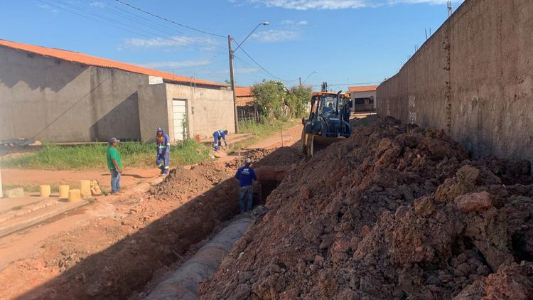 Obras de drenagem profunda são realizadas em diversos bairros