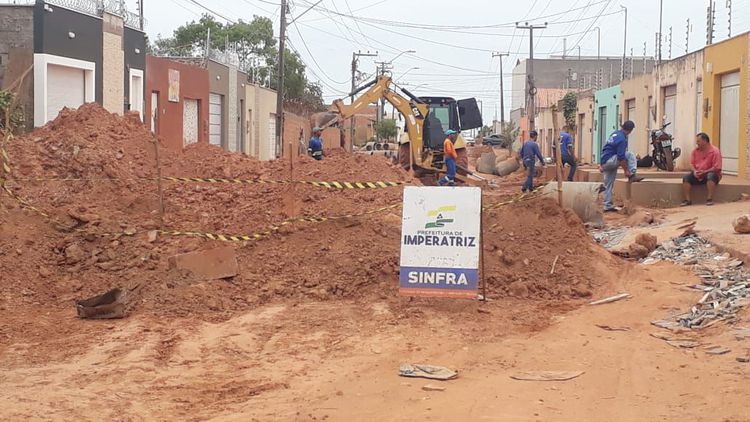 Avenida Silvino Santos recebe obra de drenagem profunda