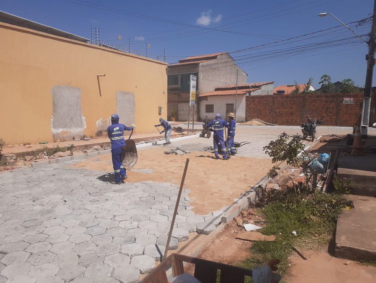 Pavimentação em bloquetes avança para a Rua Tamôios