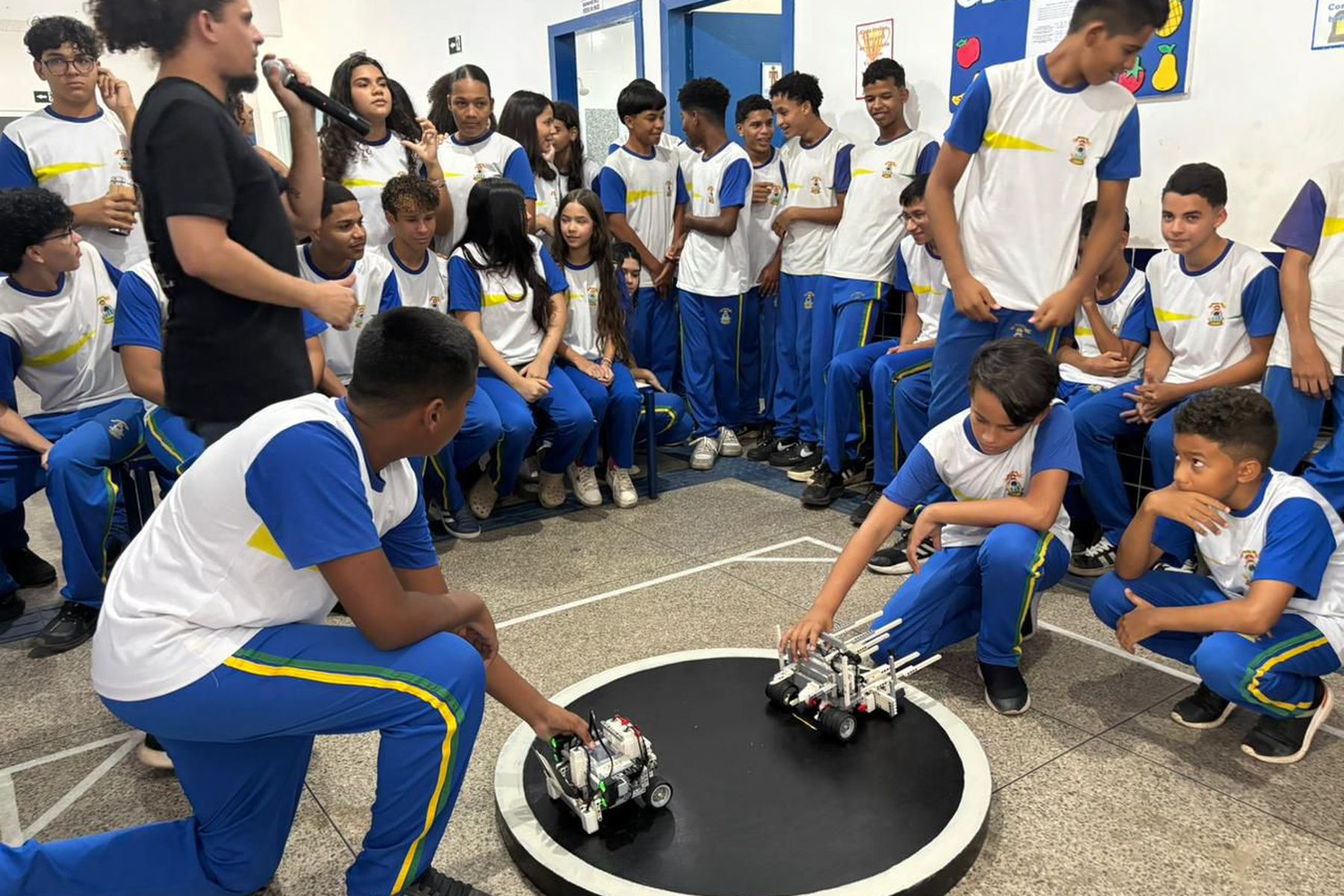 Escola Municipal João Batista de Paiva realiza Campeonato de Robótica