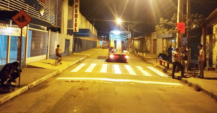 Reforço da sinalização em frente às escolas garante mais segurança aos alunos