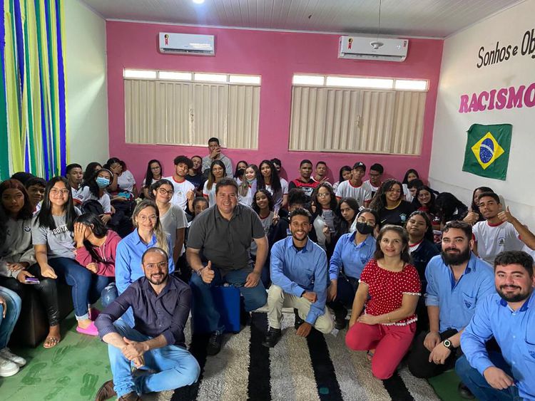 Palestra conscientiza alunos da Escola Urbano Rocha sobre resíduos sólidos